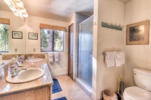 House, 4 Bedrooms | Bathroom