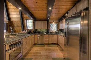 Casa, 3 habitaciones | Cocina privada | Microondas, lavavajillas, cafetera y tetera y tostadora