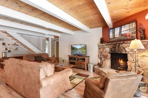 House, 4 Bedrooms | Living room