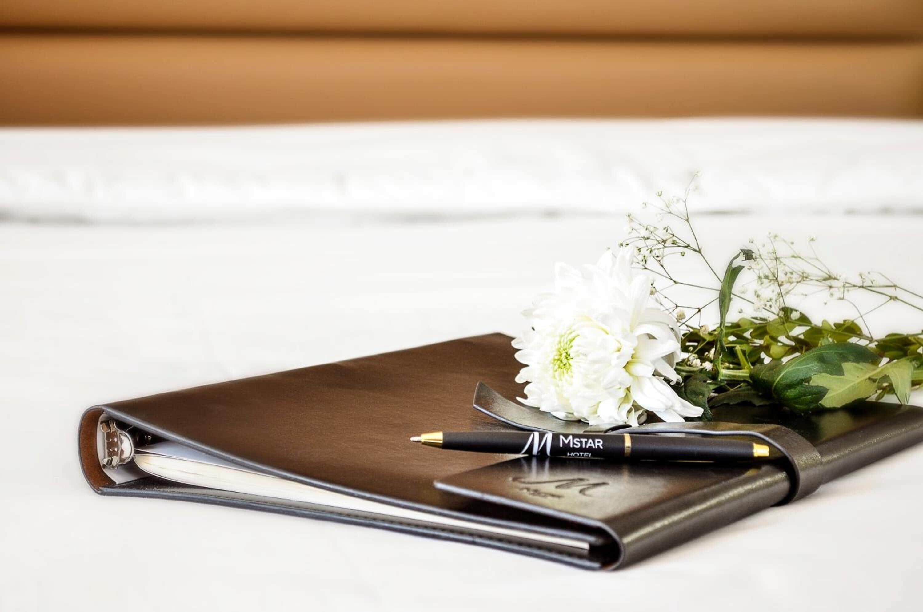 executive room, 1 king bed | 1 bedroom, premium bedding, in-room safe, desk