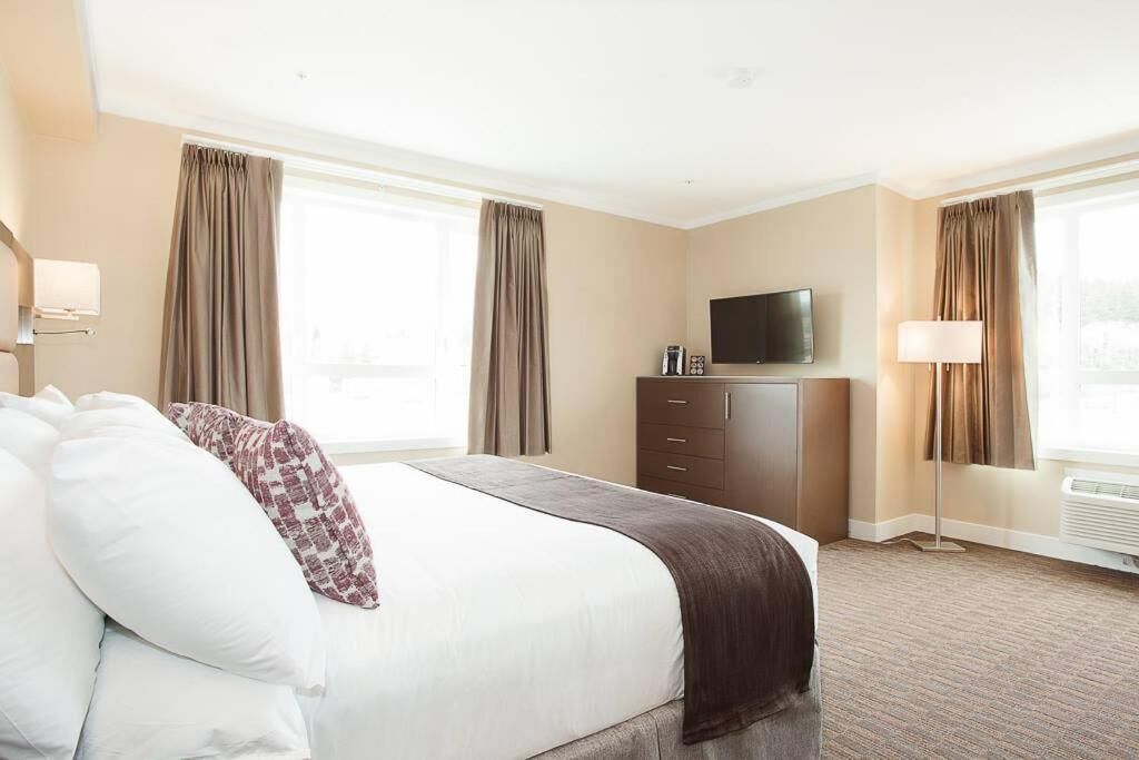 1 bedroom, premium bedding, in-room safe, desk