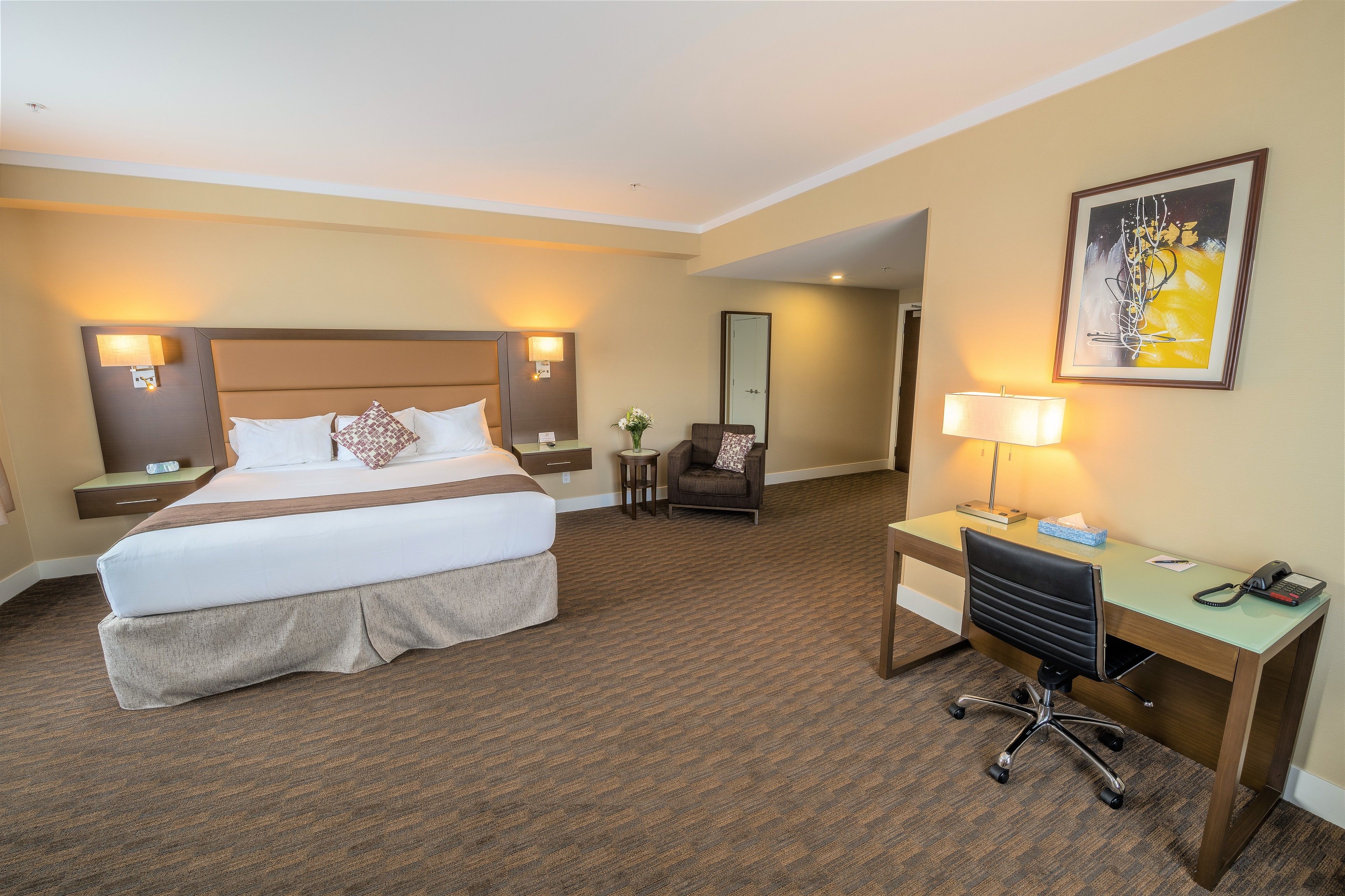 executive room, 1 king bed | 1 bedroom, premium bedding, in-room safe, desk