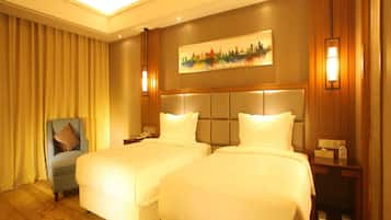 Minibar, brankas, meja kerja, dan kedap suara