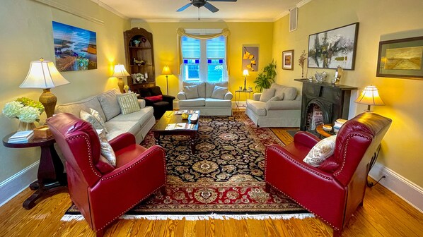 Una televisión de pantalla plana, Netflix, Hulu, servicios de streaming