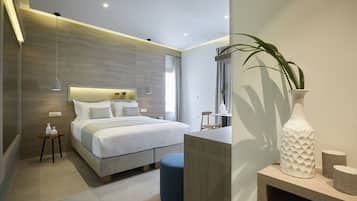 Junior Suite | Minibar, in-room safe, desk, blackout curtains