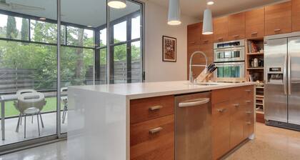 Modernly Designed Austin Home by RedAwning