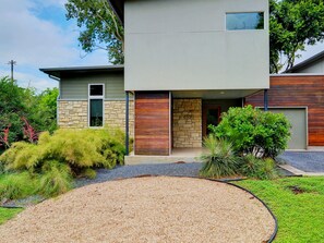 Garden - Modernly Designed Austin Home by RedAwning (Austin)