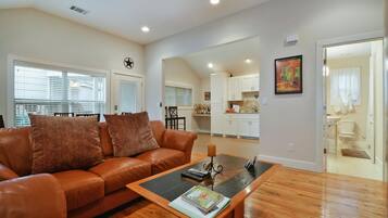 Cottage, 2 Bedrooms | Living room