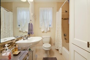 Cottage, 2 Bedrooms | Bathroom