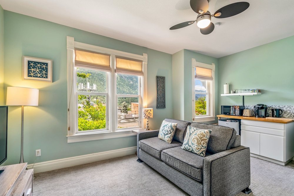 Cloudside Hotel by null