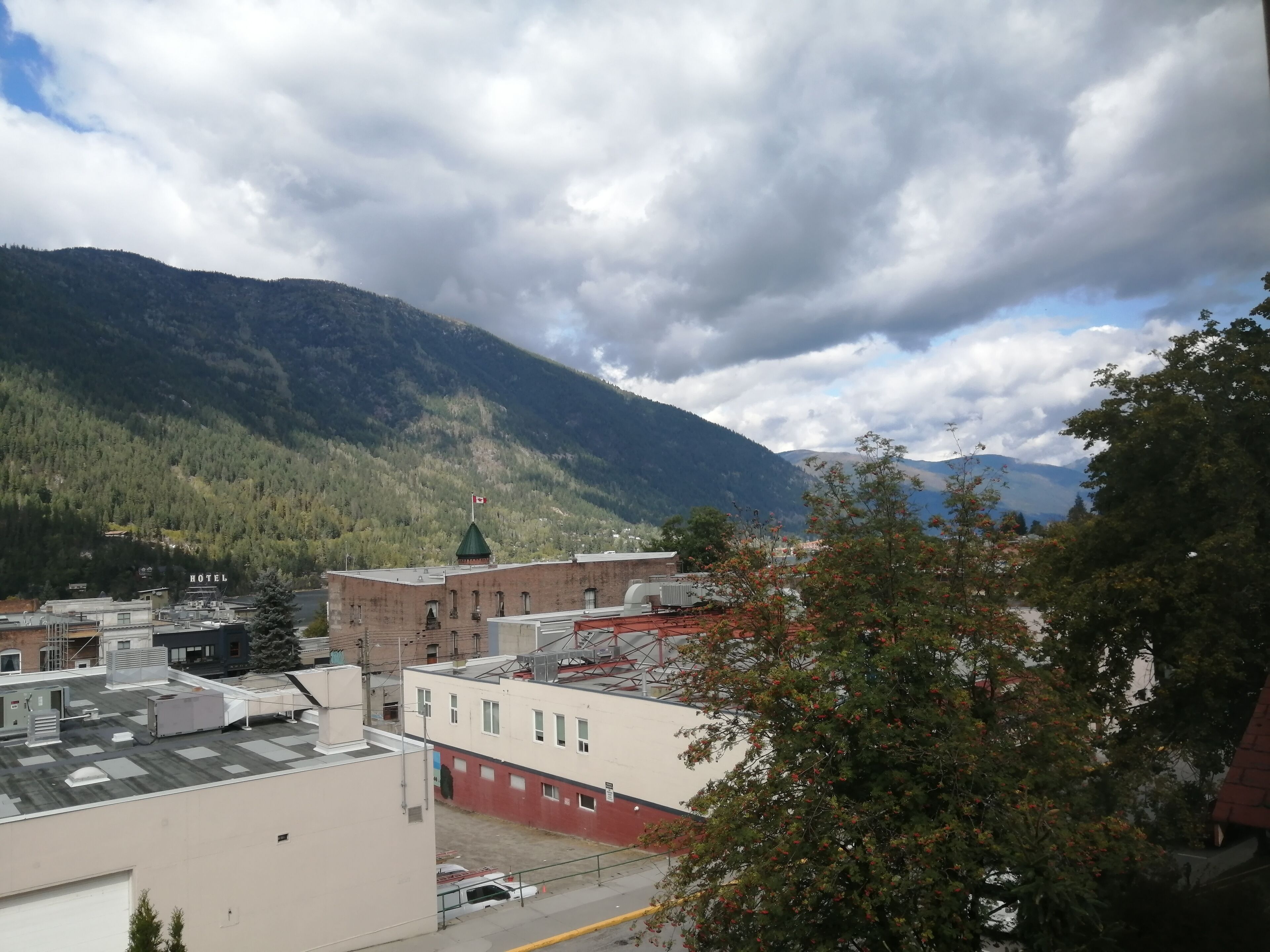 standard room, 1 queen bed, mountain view (private detached bathroom) | mountain view