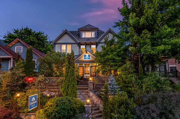 ด้านหน้าที่พัก