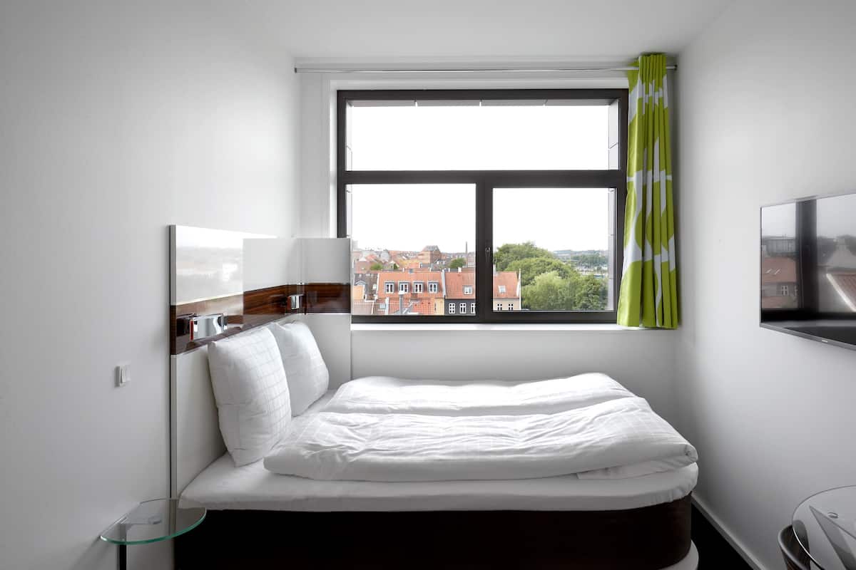 Hypo-allergenic bedding, desk, soundproofing, cribs/infant beds
