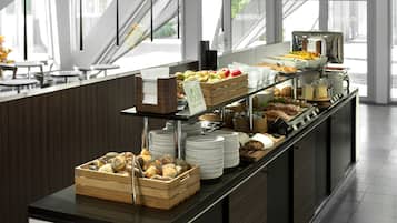 Daily continental breakfast (DKK 95 per person)