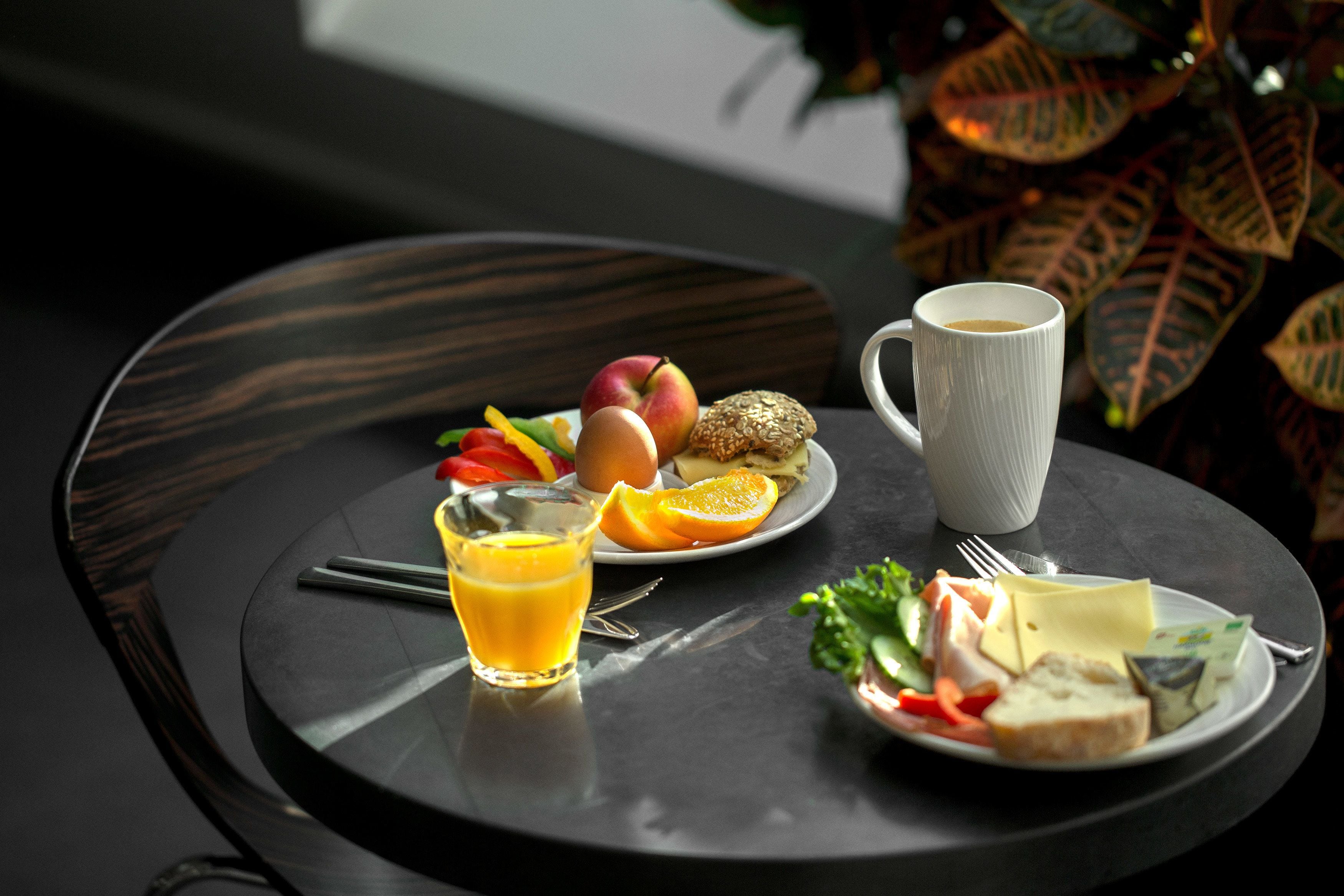 daily continental breakfast (dkk 95 per person)