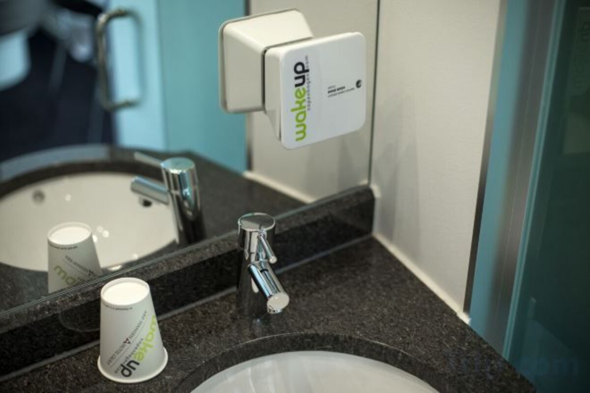 Ducha, artículos de tocador gratuitos, secador de pelo, toallas