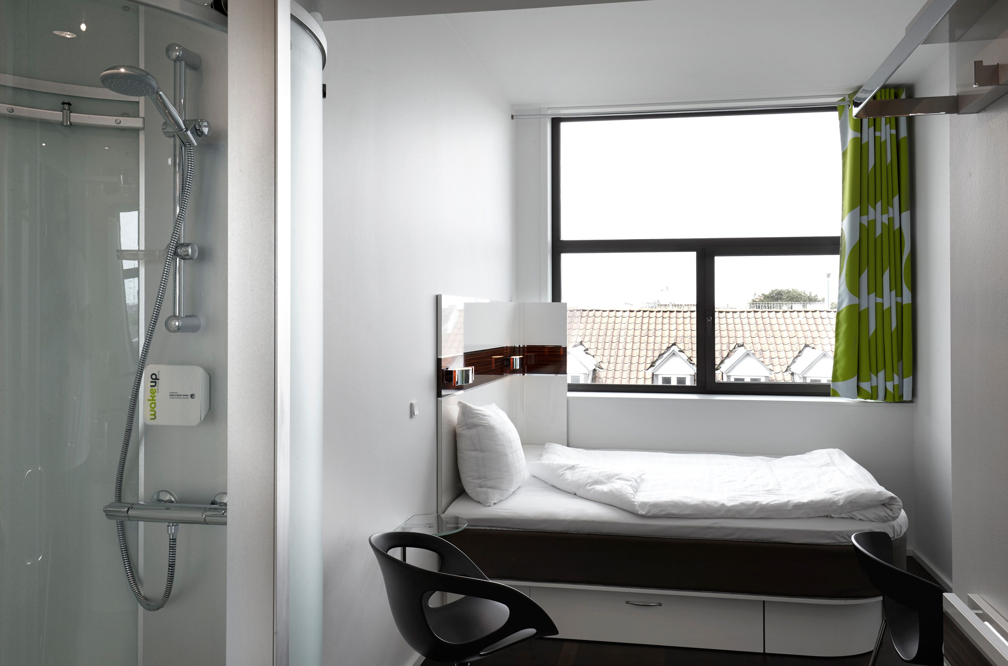 1 bedroom, hypo-allergenic bedding, desk, soundproofing