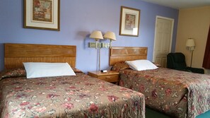 Standard Room, 1 King Bed and 1 Full Bed | Gratis wi-fi och sängkläder