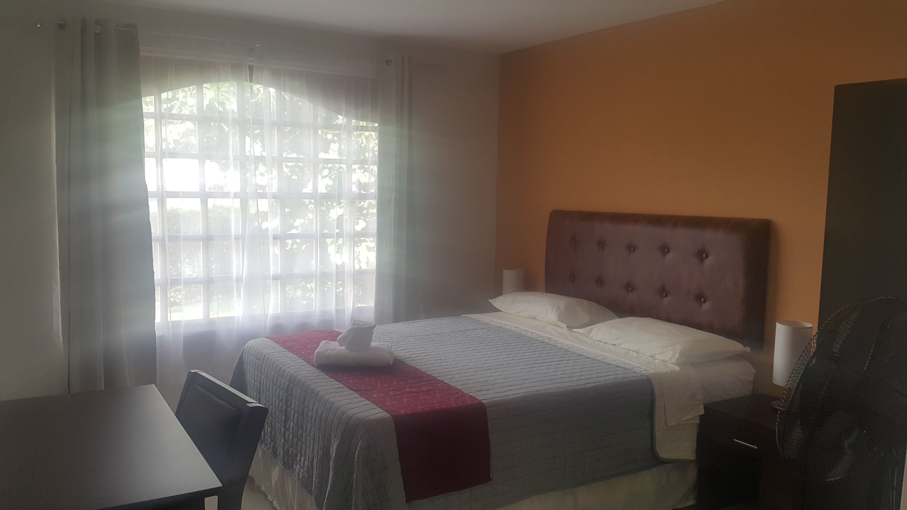 standard room, 1 queen bed, private bathroom | in-room safe, desk, iron/ironing board, free wifi