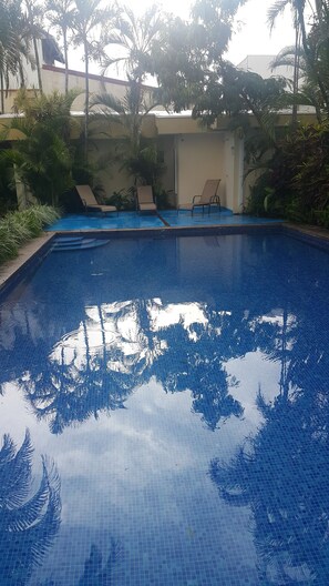 Outdoor pool - Hotel Portal Colonial (San Rafael)