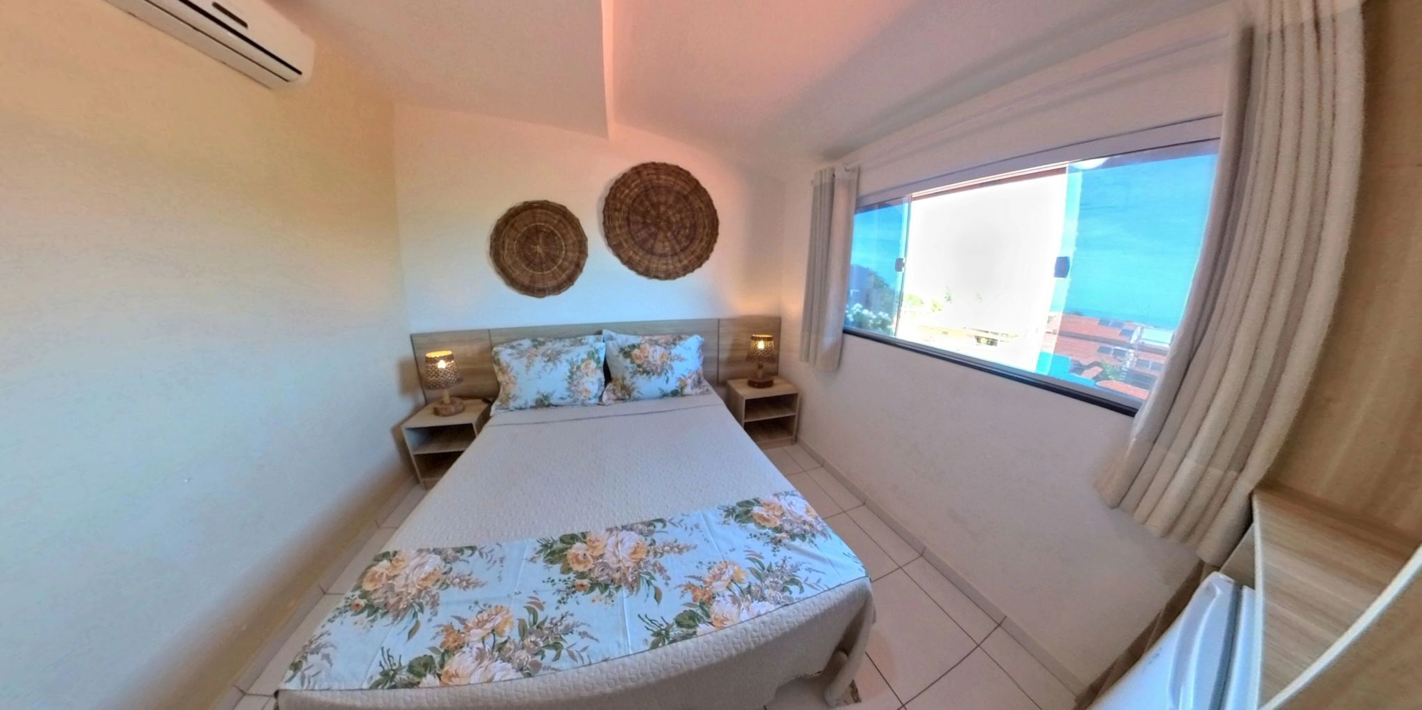 Frigobar, cortinas blackout, Wi-Fi de cortesia, roupa de cama