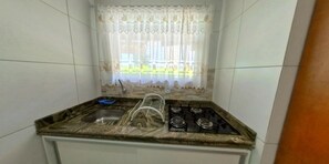 Family Double Room | Private kitchen - Pousada Mar e Brisa (Natal)
