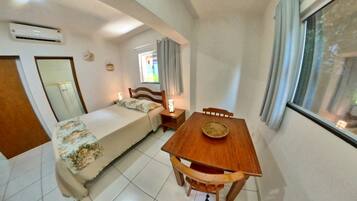 Quarto casal família | Frigobar, cortinas blackout, Wi-Fi de cortesia, roupa de cama