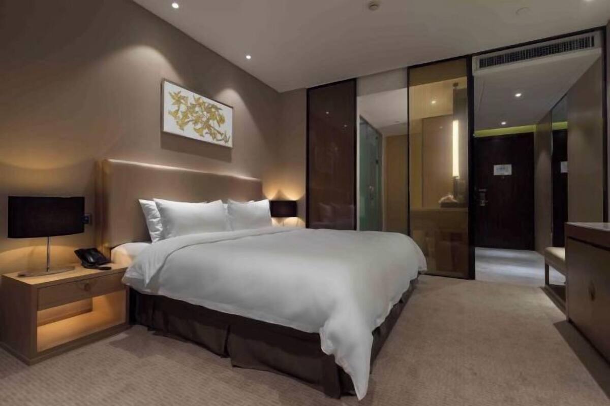 Minibar, in-room safe, desk, blackout drapes