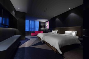 奇玉房 | 迷你吧、房內夾萬、書桌、遮光窗簾/窗簾