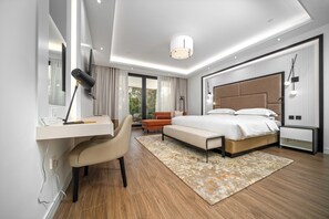 Villa majestueuse, 4 chambres, balcon, vue sur le jardin | Literie de qualité, coffre-fort, ameublement unique, bureau