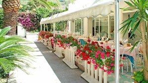 Outdoor dining - Hotel Park Calitto (Forio)