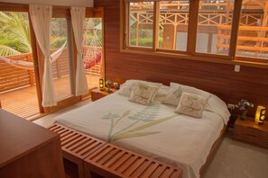 In-room safe, individually decorated, individually furnished, desk - Chez Manany Galapagos Eco lodge (Puerto Villamil)