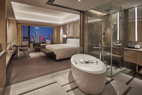 Executive Room, 1 King Bed with Sofa bed | Down comforters, Select Comfort beds, minibar, in-room safe