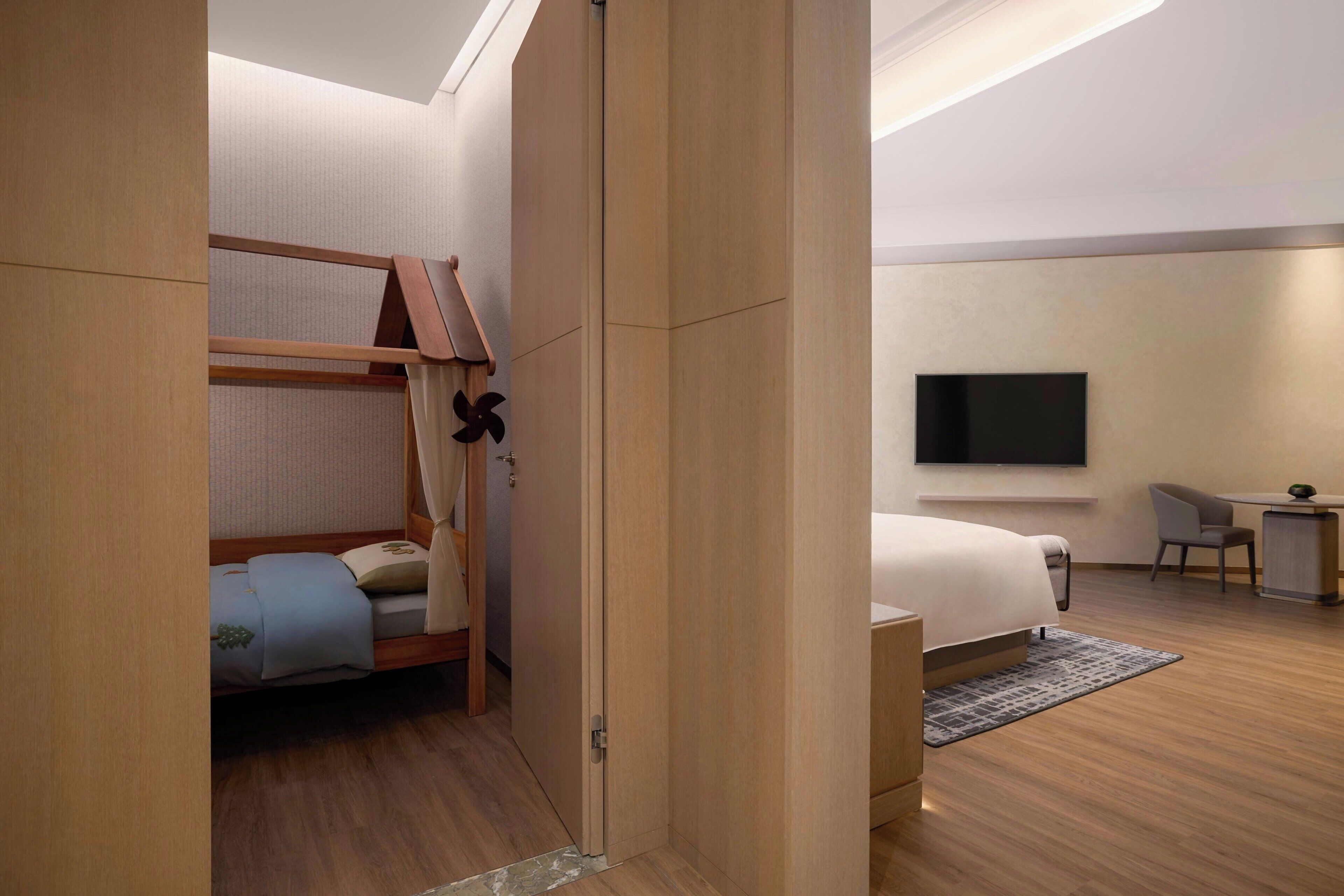 Family Studio, 1 Double Bed | Down comforters, Select Comfort beds, minibar, in-room safe