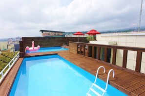 2 kolam renang outdoor