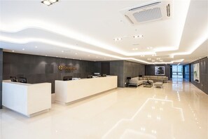 Lobby - Ramada Jeju Seogwipo (Seogwipo)