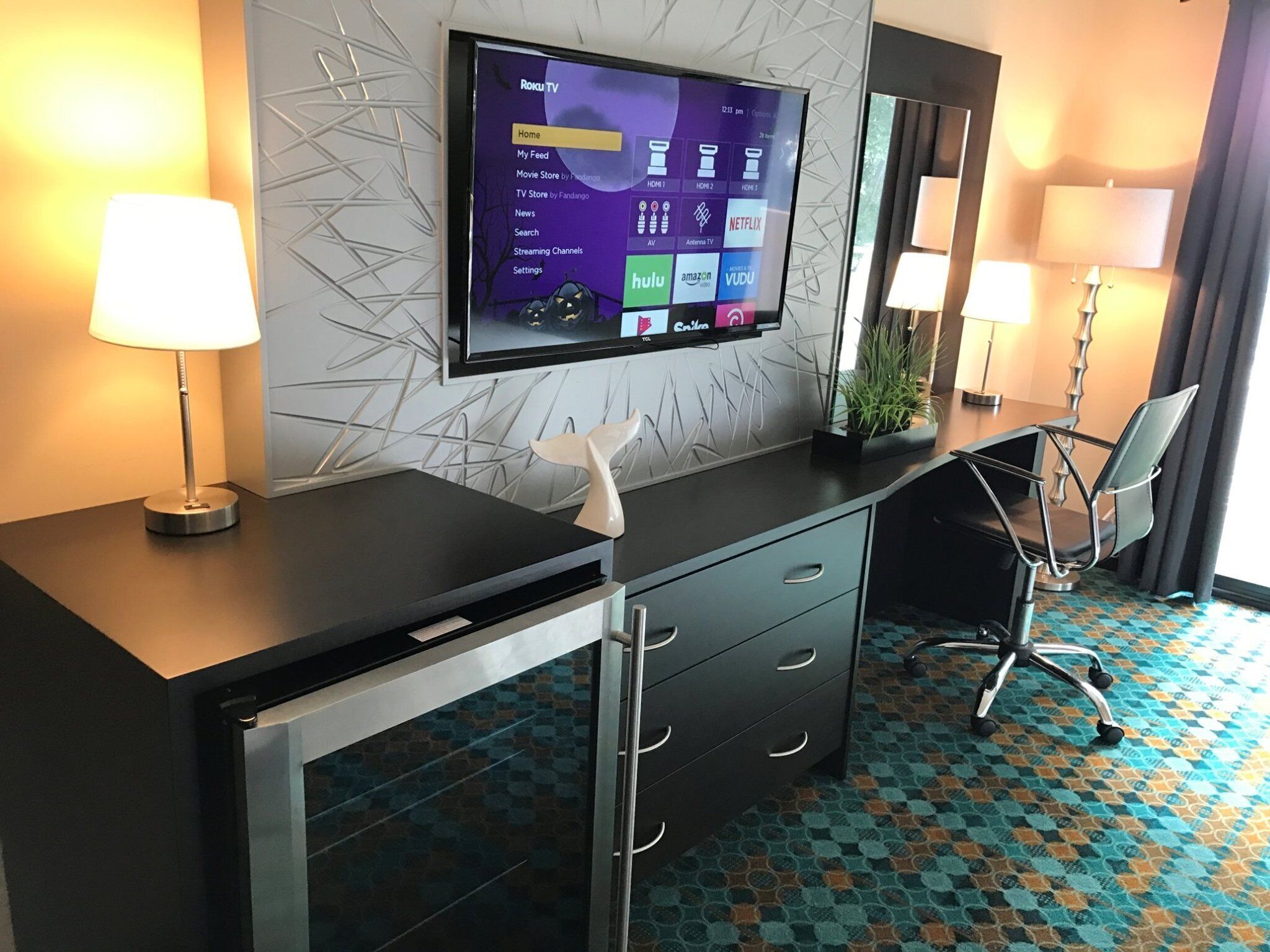 Ropa de cama de alta calidad, escritorio y cortinas blackout 