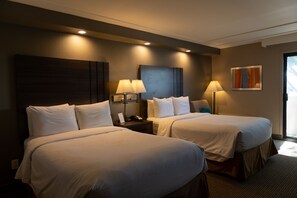 ห้องดีลักซ์, เตียงใหญ่ 2 เตียง, ปลอดบุหรี่ | เครื่องนอนระดับพรีเมียม, โต๊ะทำงาน, ผ้าม่านกันแสง, เตารีด/โต๊ะรีดผ้า