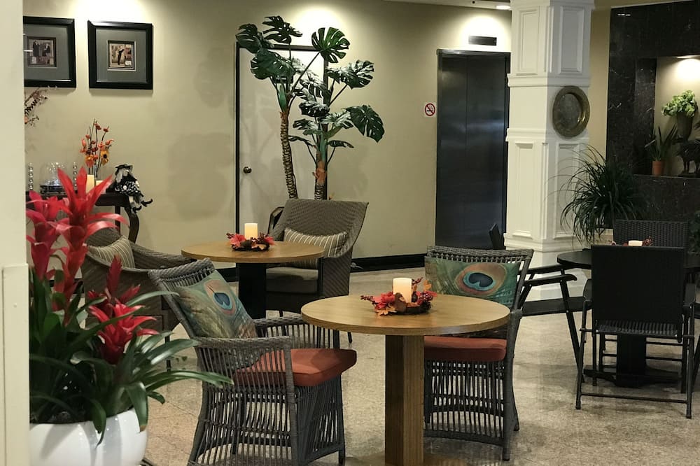 GreenTree Inn & Suites Alhambra