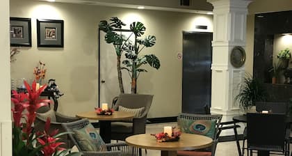 GreenTree Inn & Suites Alhambra