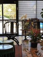 Sala de estar en el lobby