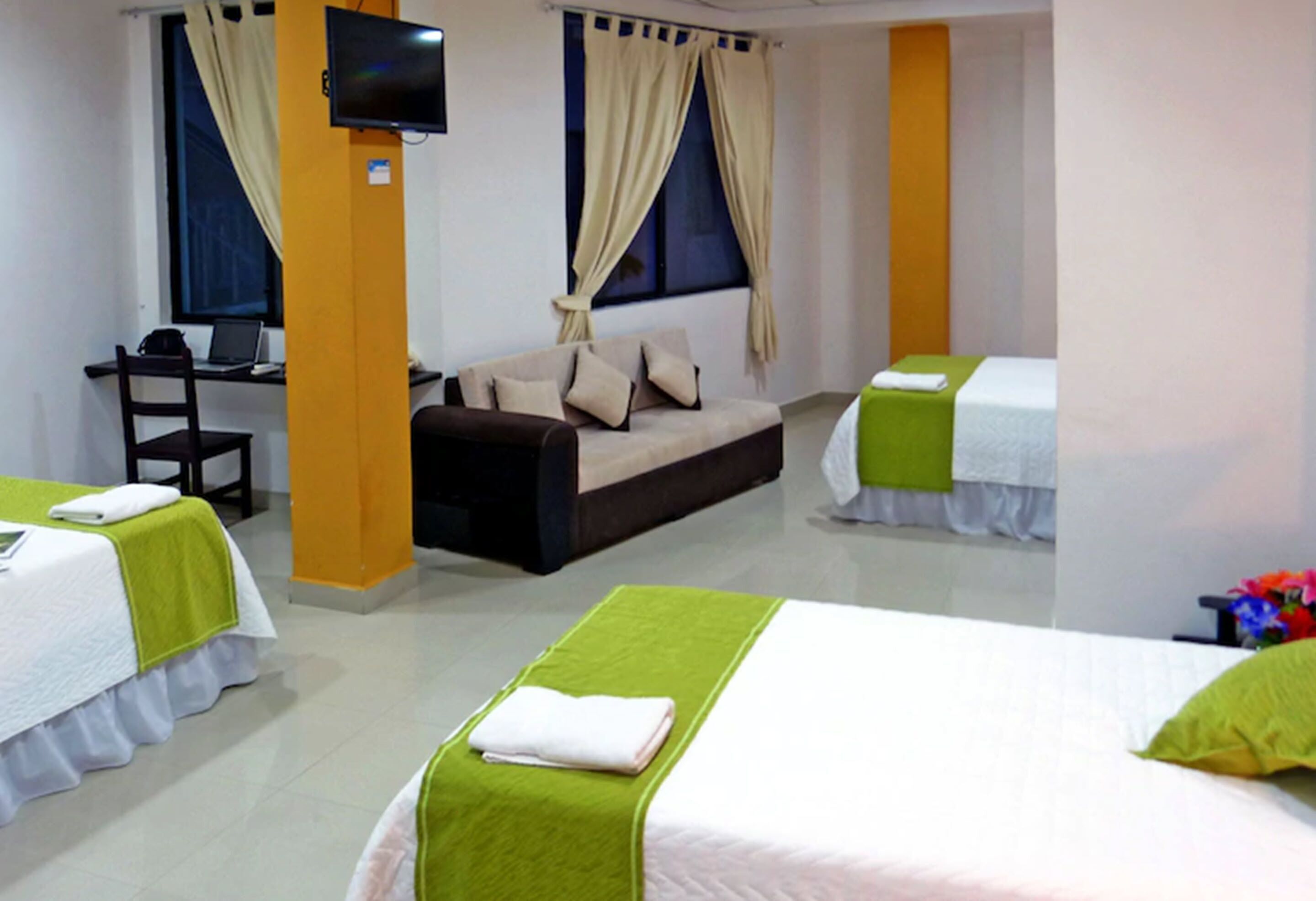 Camas extra gratis, wifi gratis y ropa de cama 