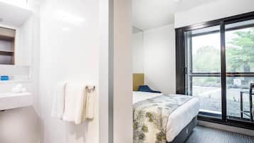 Desk, iron/ironing board, WiFi