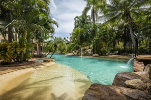 Outdoor pool - Darwin Airport Inn (Eaton)