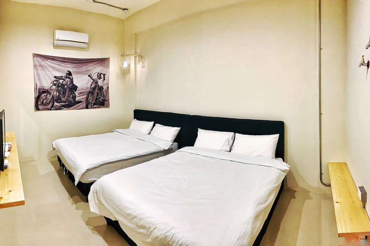 Basic Quadruple Room (Poli) | Free WiFi, bed sheets