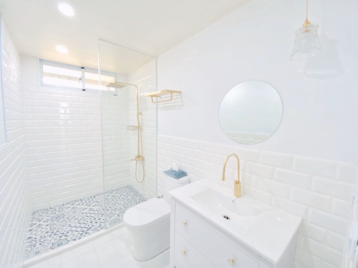 Double Room (Thor) | Bathroom | Shower, rainfall showerhead, free toiletries, hair dryer