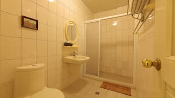 Family Room | Bilik Mandi | Pancuran mandi, kelengkapan dandanan diri percuma, pengering rambut