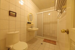 Family Room | Bathroom