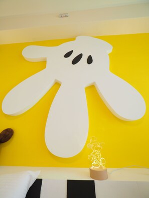 ห้องแฟมิลี่ | ห้องพักตกแต่งอย่างมีเอกลักษณ์, ตกแต่งพิเศษโดยเฉพาะ, โต๊ะทำงาน