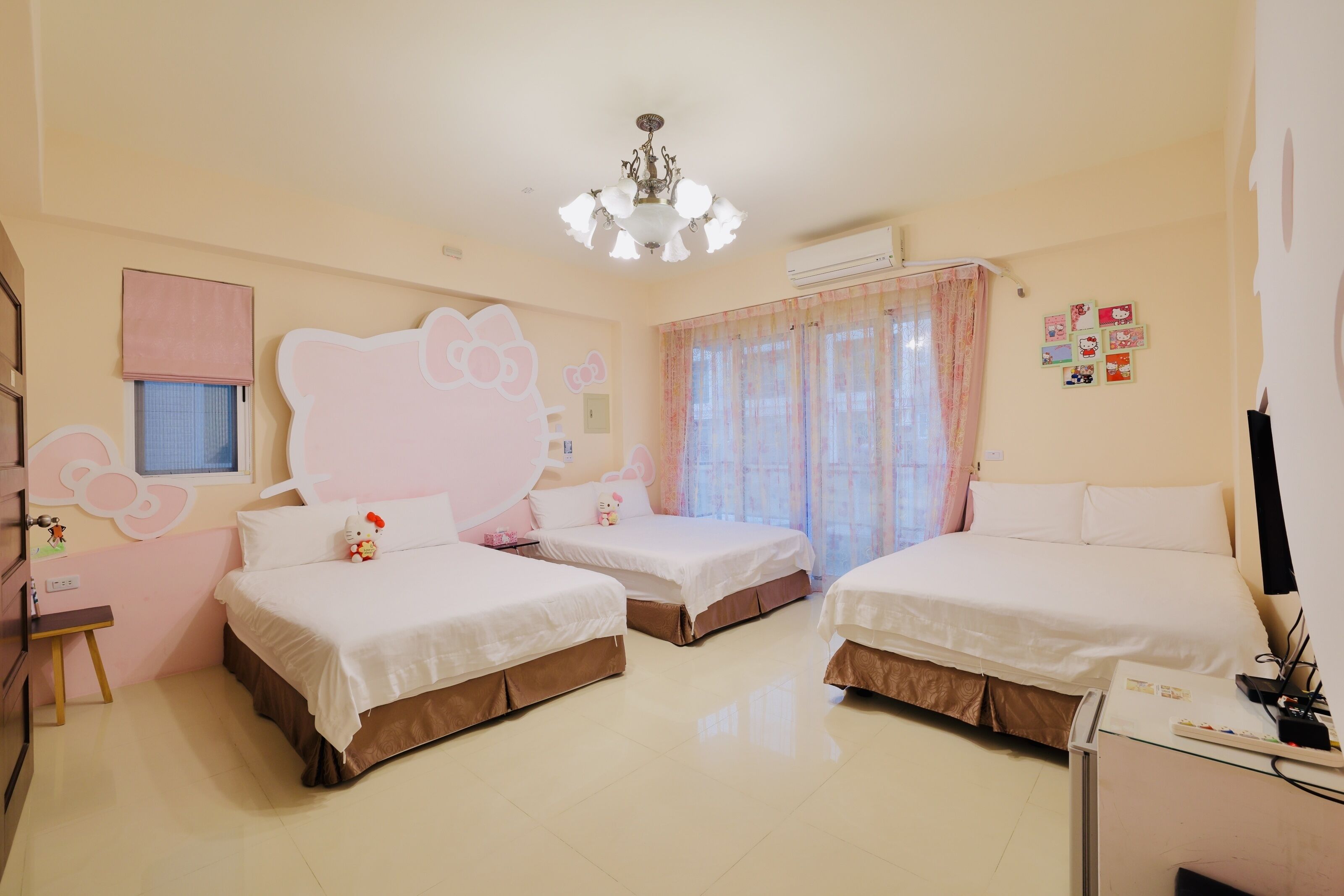 Phòng dành cho gia đình | Trang trí khác biệt, trang bị nội thất với thiết kế riêng biệt, bàn 